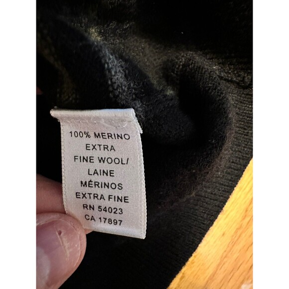 BANANA REPUBLIC Men’s  Sweater SIZE XL 100% Extra Fine Merino Wool BLack Plaid - Picture 3 of 6